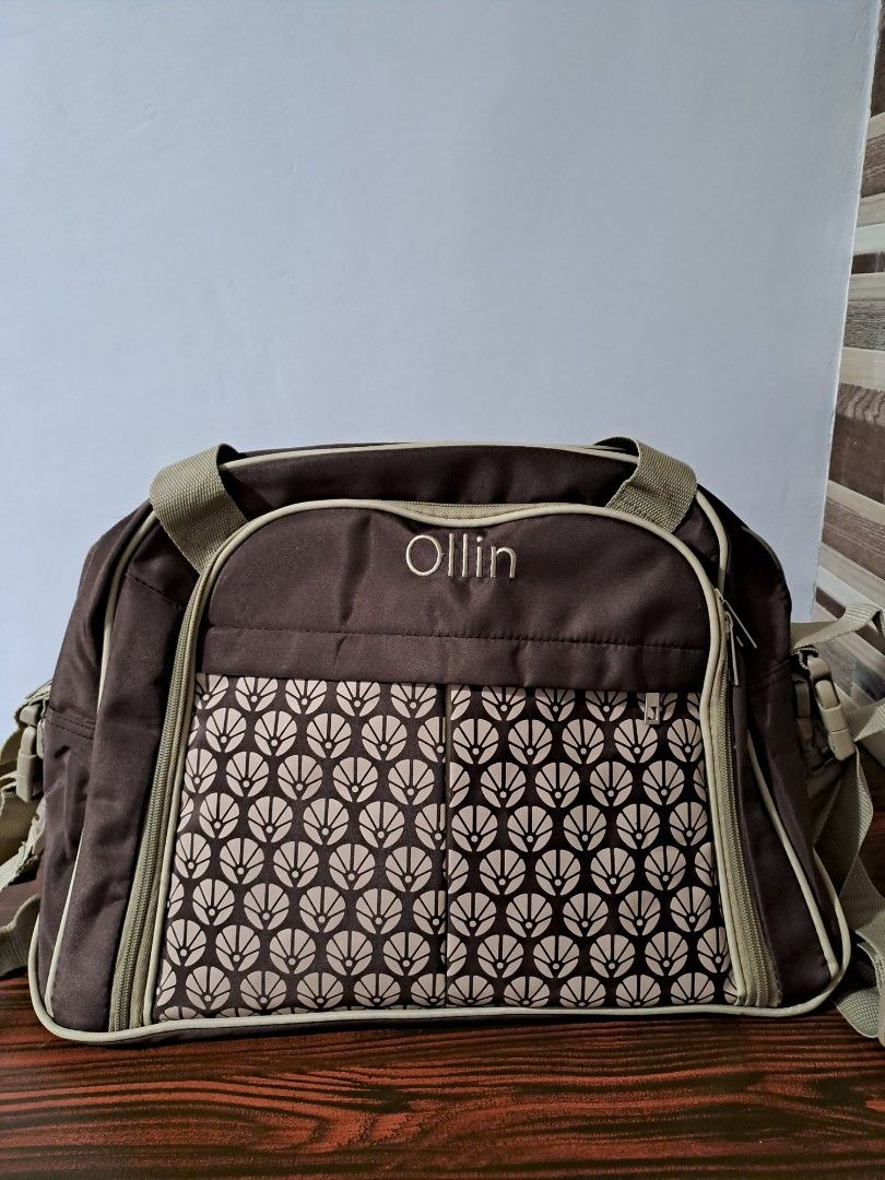 Ollin Shoulder Bag (Category: Diaper Bags & Wetbags) located in Caloocan City. Submitted by desshopelysse (Listing ID 1423272695, Image 3). Description: Ollin Diaper Bag (Travel Size) Brand New RFS: Decluttering Details: - Stylish Ollin shoulder bag - Brown and patterned exterior - Spacious interior with multiple compartments - Includes a shoulder strap - Ideal for everyday use.