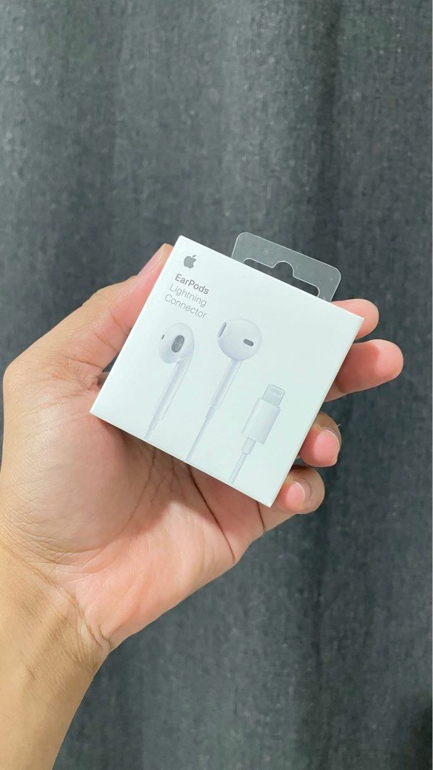 Original iphone lighting cables (Category: Chargers & Cables) located in Cabuyao City. Submitted by ramziedenn05 (Listing ID 1423285388, Image 3). Description: Original lighting cables brand new.