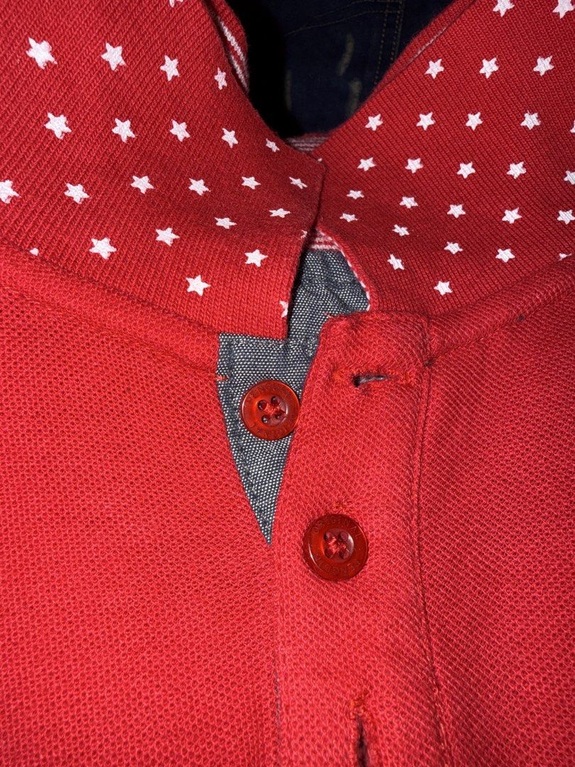 Original Penguin Red Polo Shirt (Category: Tshirts & Polo Shirts ) located in Talisay. Submitted by secondsbyvan (Listing ID 1423385463, Image 2). Description: Original Penguin polo shirt in red with a unique star-patterned collar. Features a classic three-button placket and the iconic Penguin logo on the chest. The collar lining has red and white stripes..