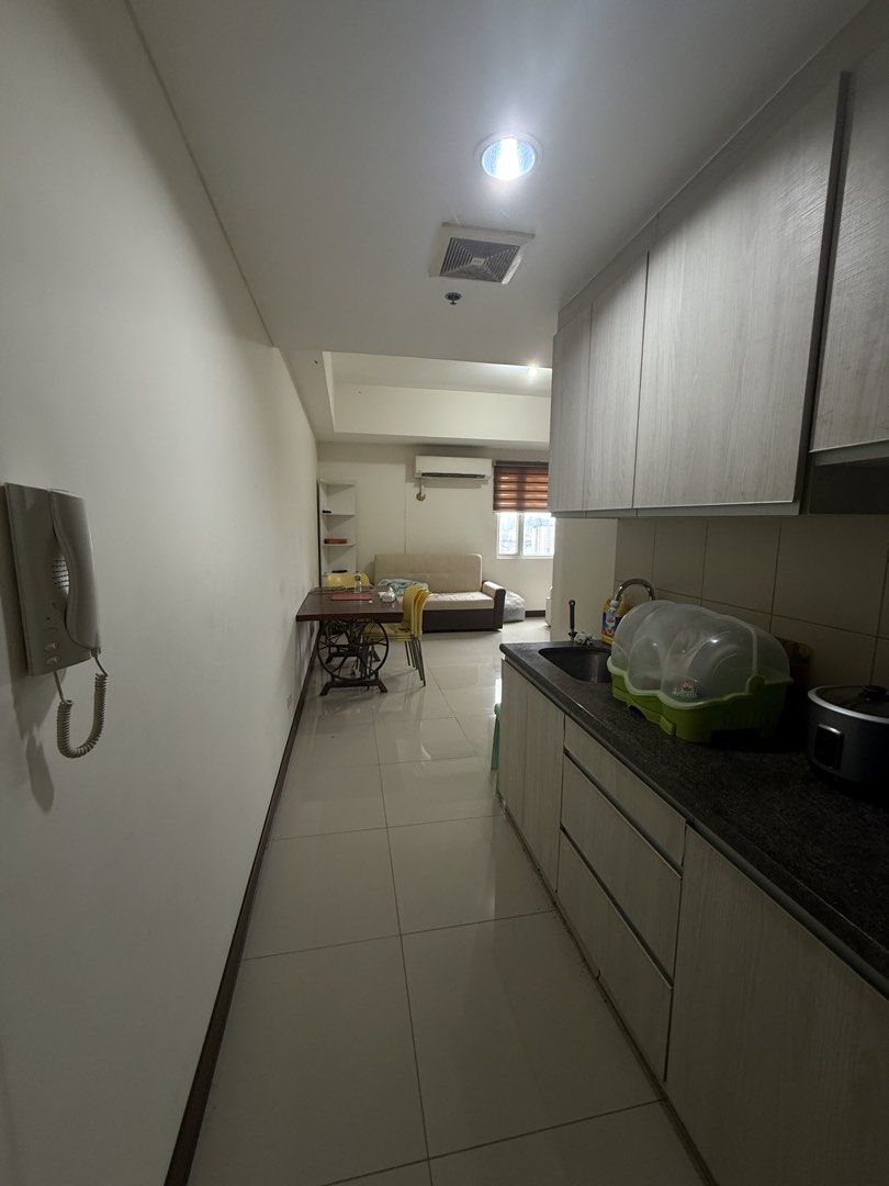 Oxford parksuites studio type for rent binondo area (Category: Apartments & Condos) located in Manila. Submitted by randomthings.ph (Listing ID 1423340564, Image 3). Description: Oxford parksuites - studio type 32nd floor - 38.2sqm 28k 2 months advance 1 month deposit Avail mid march 2026 Near chiangkai shek college, hope christian high school, metropolitan medical center.
