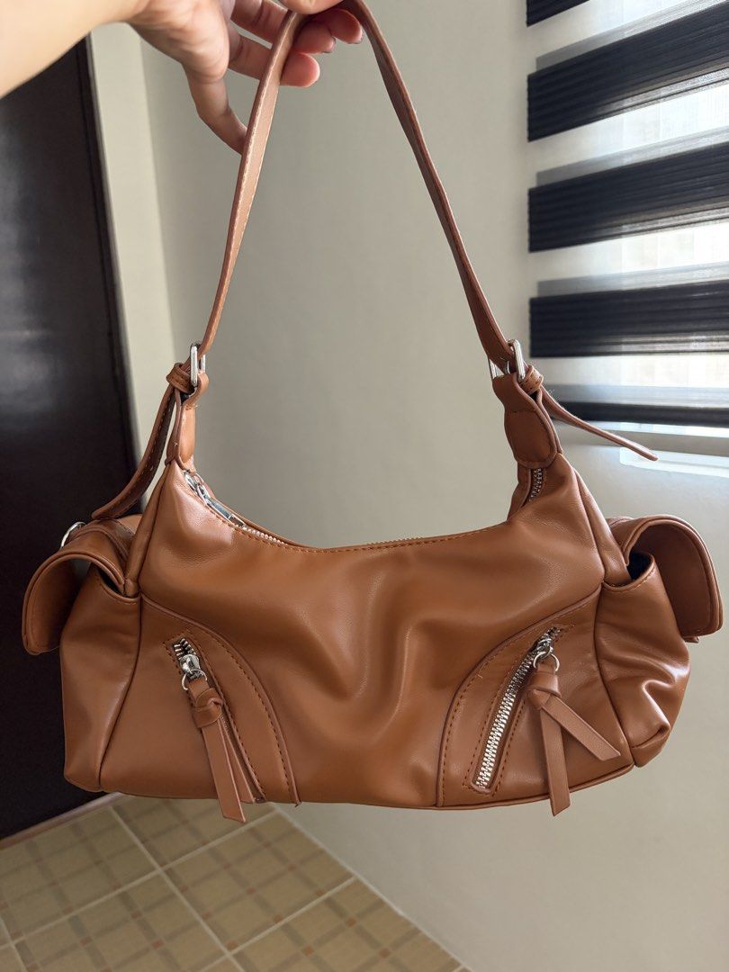 Parisian Y2K Shoulder Bag in Brown (Category: Shoulder Bags) located in Las Pinas. Submitted by ynalcx (Listing ID 1423320321, Image 1). Description: - RFS: I don’t use it anymore - Has a crossbody strap as well - Perfect for Y2K look - Used not more than 5 times.