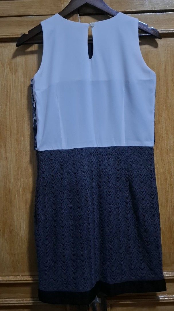 Plains & Prints Sleeveless Dress (Category: Dresses) located in Quezon City. Submitted by MP_Declutters (Listing ID 1423318828, Image 2). Description: Plains & Prints Sleeveless Dress – Preloved ✨ Stylish and unique Plains & Prints sleeveless dress featuring an artistic printed bodice and a textured dark gray skirt. A versatile piece that's perfect for casual outings, office wear, or semi-formal occasions. ✔ Unique monochrome architectural print 