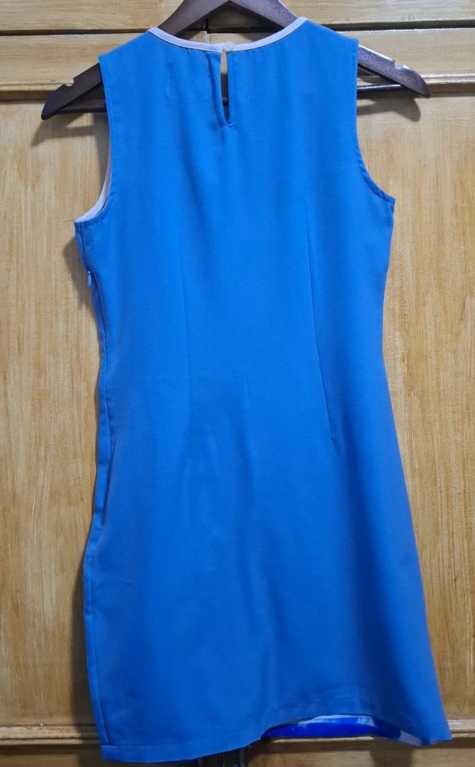 Plains & Prints Sleeveless Dress (Category: Dresses) located in Quezon City. Submitted by MP_Declutters (Listing ID 1423321921, Image 2). Description: Plains & Prints Sleeveless Dress – Preloved 💙 Beautiful and eye-catching Plains & Prints sleeveless dress featuring a unique color-block and floral print design in shades of blue, pink, and white. Perfect for casual outings, brunch dates, office wear, or special occasions. ✔ Brand: Plains & Prints