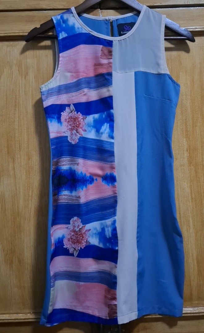 Plains & Prints Sleeveless Dress (Category: Dresses) located in Quezon City. Submitted by MP_Declutters (Listing ID 1423321921, Image 1). Description: Plains & Prints Sleeveless Dress – Preloved 💙 Beautiful and eye-catching Plains & Prints sleeveless dress featuring a unique color-block and floral print design in shades of blue, pink, and white. Perfect for casual outings, brunch dates, office wear, or special occasions. ✔ Brand: Plains & Prints