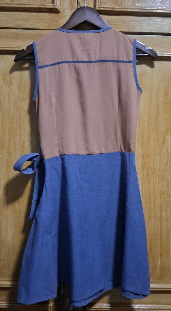 Plains & Prints Wrap Dress (Category: Dresses) located in Quezon City. Submitted by MP_Declutters (Listing ID 1423357475, Image 2). Description: ✨ Plains & Prints Wrap Dress ✨ Stylish and unique sleeveless wrap dress from Plains & Prints featuring an artistic figure print design and flattering tie-waist silhouette. ✔ Lightly used ✔ Preloved but well-kept ✔ Good condition ✔ No major flaws or damage ✔ Comfortable and lightweight fabric ✔ Perfect fo