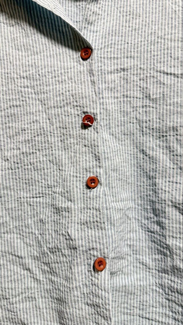 Blue polo longsleeves (Category: Longsleeves) located in Amadeo. Submitted by beaflr (Listing ID 1423406783, Image 3). Description: Small to semi-medium.