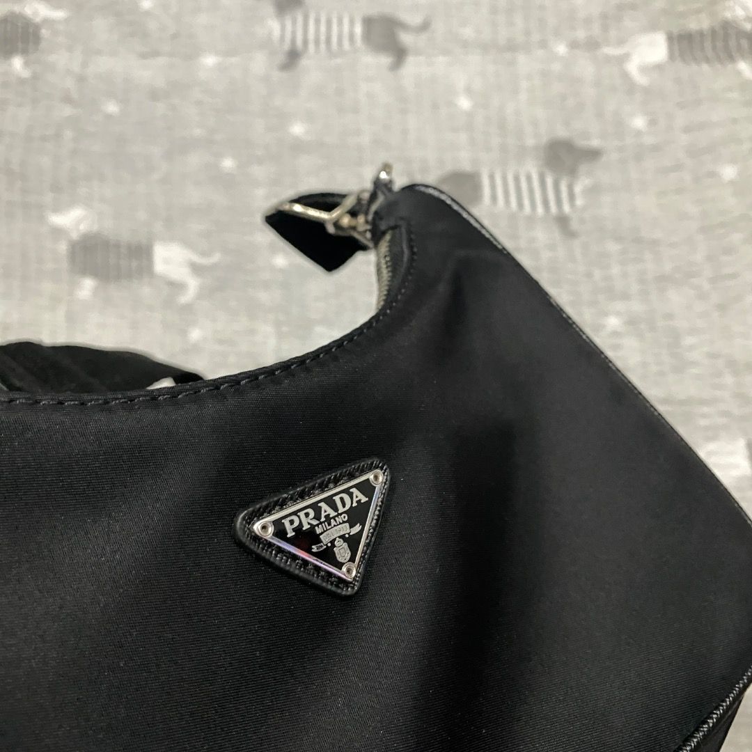 Prada Re-Edition 2005 Nylon Shoulder Bag (Category: Luxury Bags & Wallets) located in Antipolo. Submitted by bentakahitanoano (Listing ID 1423353291, Image 2). Description: Prada Re-Edition 2005 Nylon Shoulder Bag The revival of an icon. Crafted from Prada’s legendary Tessuto nylon, this bag is designed to be as functional as it is fashionable. Its sleek, curved silhouette fits perfectly under the arm, offering a nostalgic Y2K aesthetic that has 
