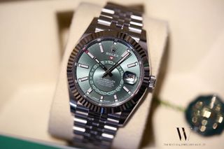 （分類：）位於 。 由 thewatchandjewelleryshopltd 提交（商品編號 1423354742，圖片 1）。簡介： 。