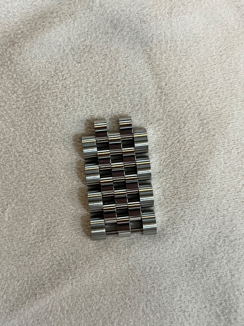 Rolex jubilee links (Category: Luxury Watches) located in Quezon City. Submitted by linksreplacementmnl (Listing ID 1423264794, Image 2). Description: Replacement links for rolex jubilee. 2800 per link.