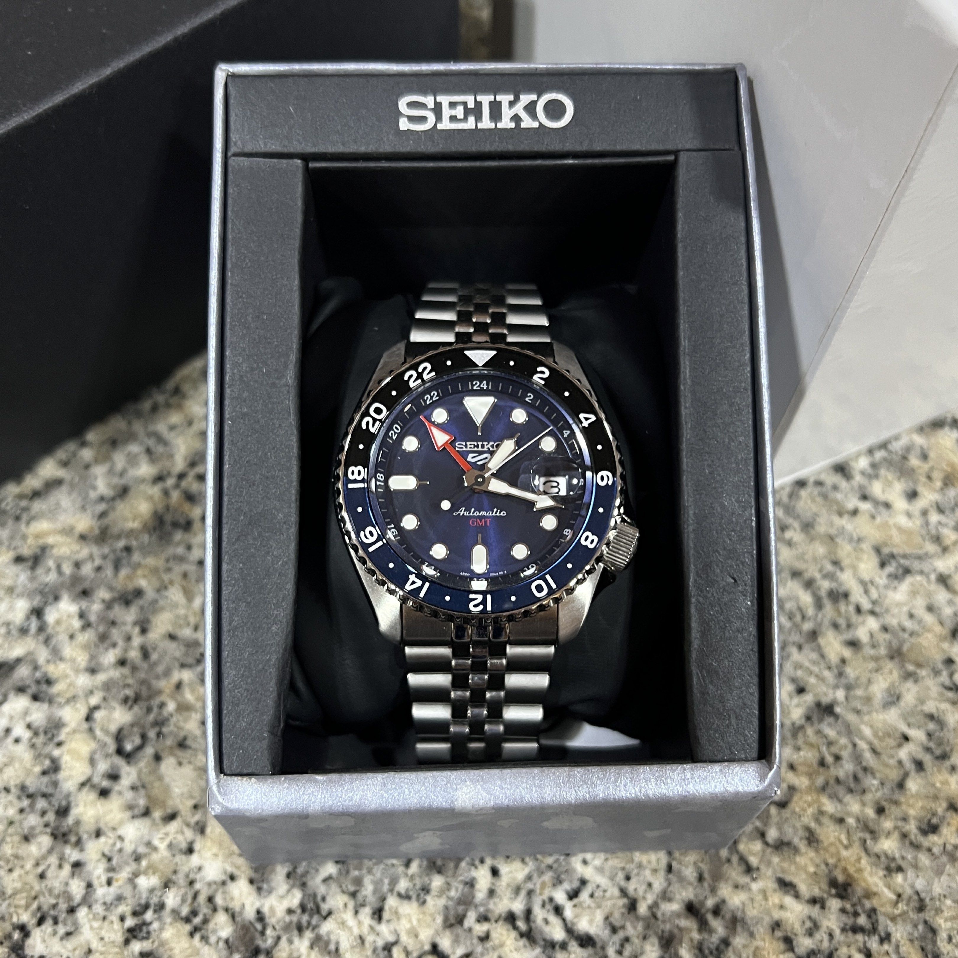 Seiko 5 GMT Automatic Watch (Category: Men's Watches) located in Manila. Submitted by jorelldizon33-00102 (Listing ID 1423310341, Image 1). Description: Seiko Batman Seiko 5 sports ssk003k1 40mm Brand new.