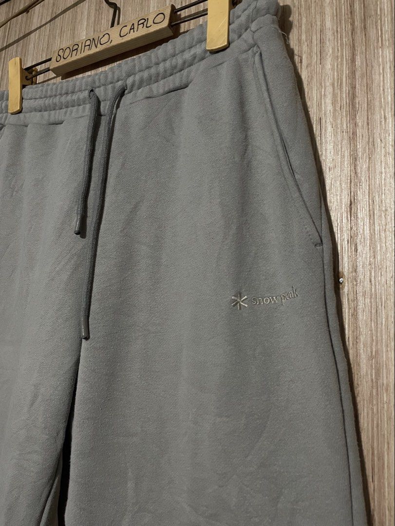 Snow Peak Sweatpants (Category: Joggers) located in Balamban. Submitted by lucky.finds.ph (Listing ID 1421562553, Image 3). Description: - Snow Peak sweatpants - Size: M - 30-32 x 37 - Color: Neutral - Features: Drawstring waist, side pockets, back pocket - Snow Peak logo on front and back - Comfortable material - Perfect for casual wear.