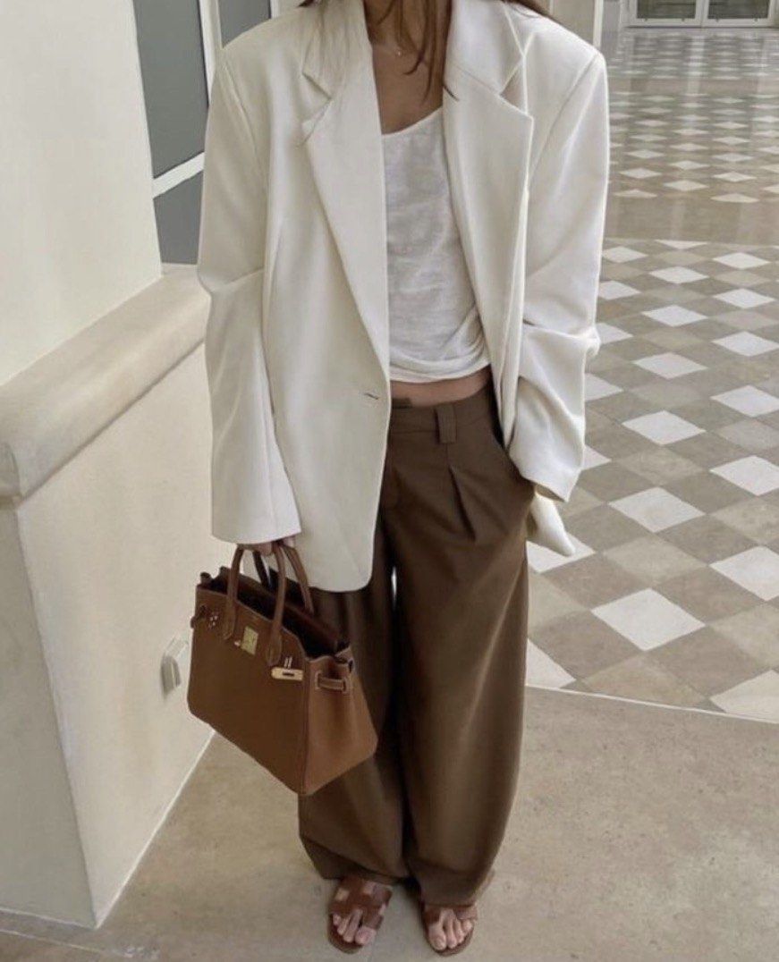 Stradivarius Cream Blazer (Category: Coats, Jackets and Outerwear) located in San Juan City. Submitted by decluttzi (Listing ID 1423367030, Image 1). Description: - Stradivarius Cream Blazer - Size: M (EU 38/UK 10/US 6) - Elegant cream color - Versatile for various outfits.