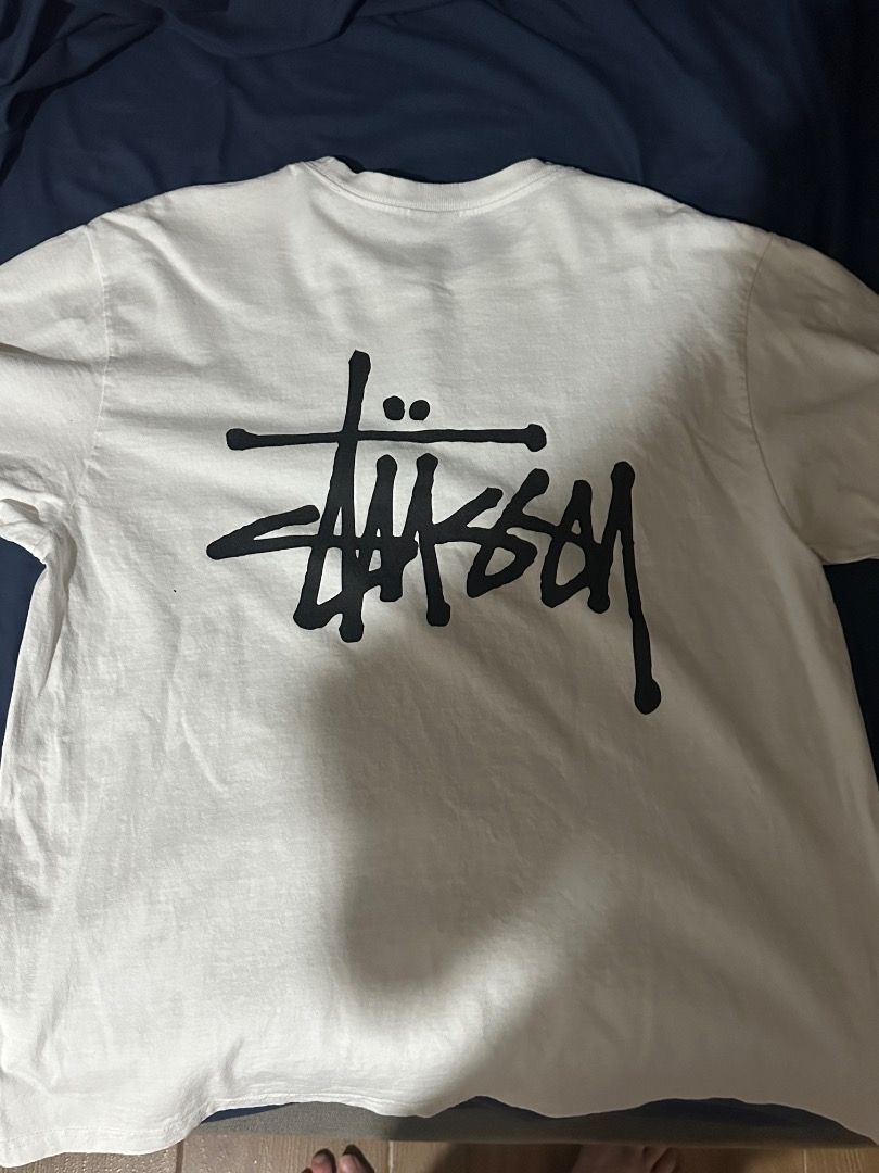 Stussy White T-shirt (Category: Tshirts & Polo Shirts ) located in Pasig City. Submitted by shoeselling25 (Listing ID 1423362928, Image 2). Description: - Stüssy Basic white t-shirt - Purchased in Singapore - Used a couple of times - No issues whatsoever - price is negotiable 😉 - will send more details for serious offers! Note: can do meetups if near pasig area .