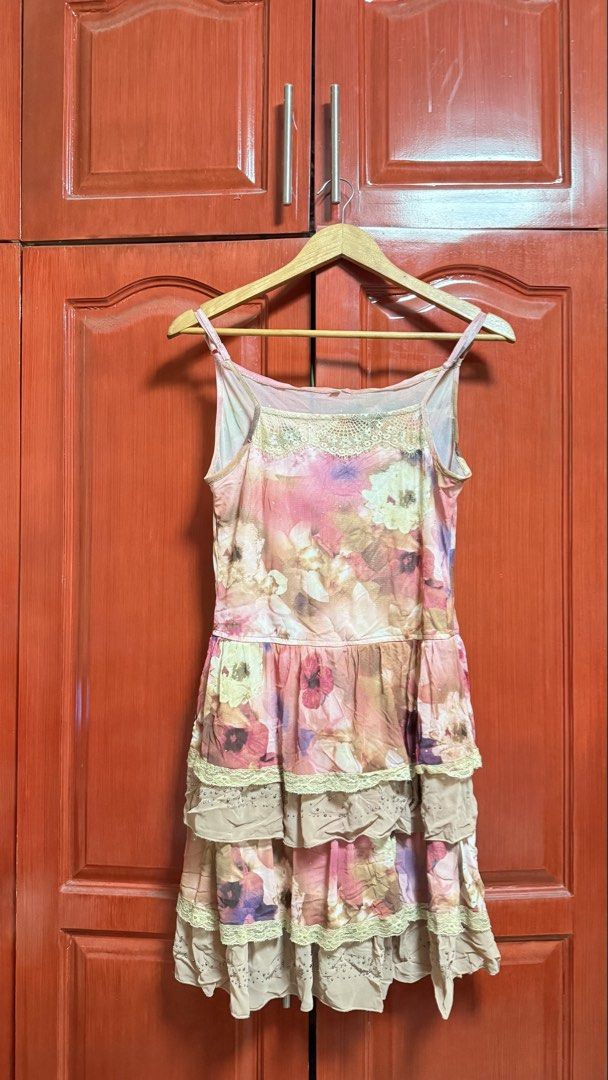 Summer dress (Category: Dresses) located in Amadeo. Submitted by beaflr (Listing ID 1423406754, Image 1). Description: - Summer dress, size S - Tiered design with lace details - Perfect for a sweet and feminine look - Can fit a Medium .
