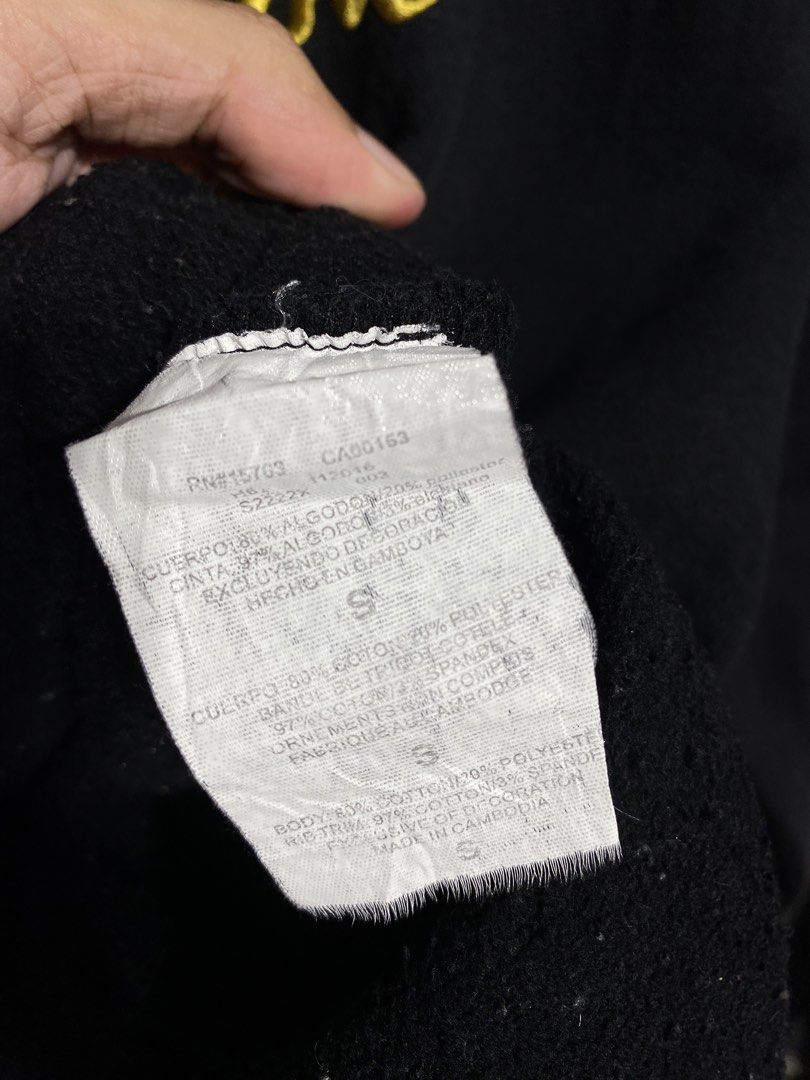 Supreme x Champion Hoodie (Category: Hoodies) located in Tagbilaran City. Submitted by revampedthrift (Listing ID 1423303561, Image 3). Description: Supreme x Champion Width x Length: 21x25.5 Very Good Condition Color rate: 8.9/10 Issue: Sunfade sa sleeve .