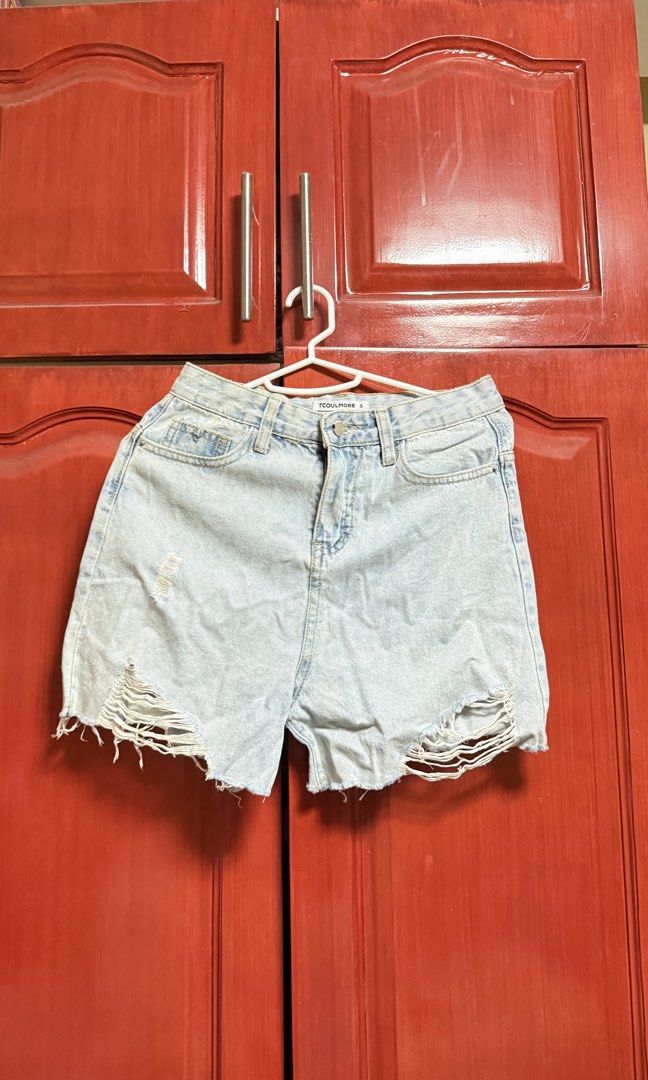 TCOULMORE Denim Shorts (Category: Shorts) located in Amadeo. Submitted by beaflr (Listing ID 1423406814, Image 1). Description: Size 26-27 Manipis lang tattered look .