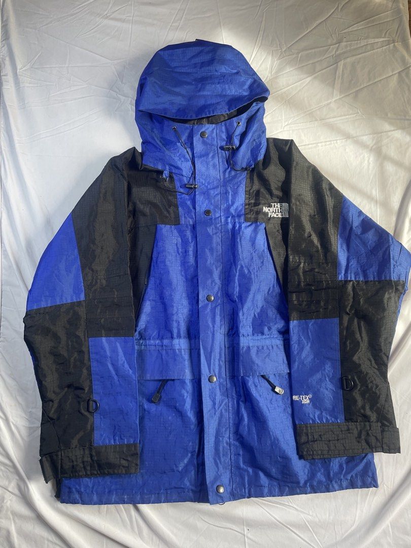 The north face goretex hoodie (Category: Coats, Jackets and Outerwear) located in Pateros City. Submitted by toogood.mnl (Listing ID 1423304669, Image 1). Description: 🏔 THE NORTH FACE GORE-TEX VINTAGE 🔖 Brand: The North Face 👕 Type: Gore-Tex Jacket (Vintage) 📏 Dimensions: 24 x 29 ⚠️ Issue: None ♻️ Condition: Excellent.