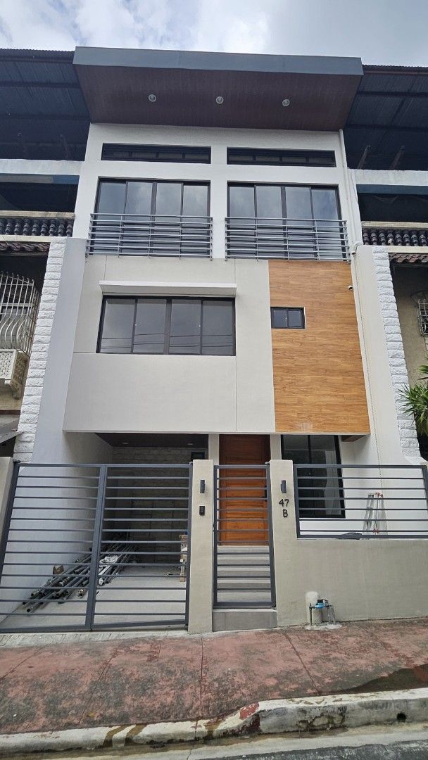 Townhouse for sale (Category: House & Lot) located in Pasig City. Submitted by ldlim128 (Listing ID 1423286147, Image 1). Description: ‼️For Sale‼️ House and Lot in Monte Vista Subdivision Marikina ✅️Lot Area: 107 sqm. ✅️Floor Area: 297 sqm ✅️1 Master's Bedroom with Loft, Walk in ✅️Closet and T&B (occupies entire 3rd floor) ✅️2 Bedrooms with T&B ✅️1 Powder Room ✅️1 Family Area ✅️1 Maid's Room with T&B ✅️1 Car Garage ✅️Service area 📍Location: Nea