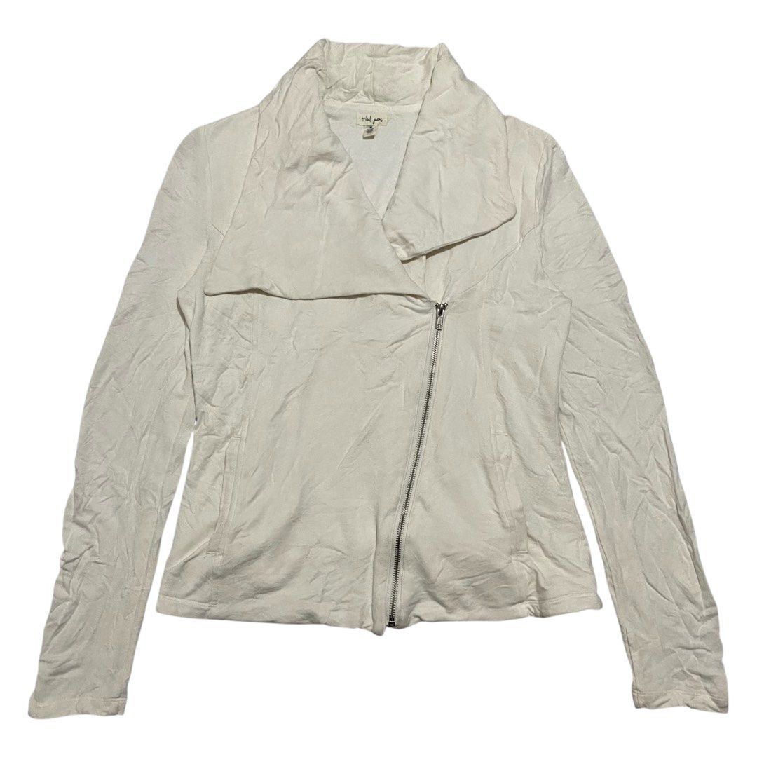 Tribal Jeans Zip White Asymmetrical Jacket (Category: Coats, Jackets and Outerwear) located in Calamba. Submitted by vxd3.store (Listing ID 1423395665, Image 1). Description: Tribal Jeans Zip White Asymmetrical Jacket Medium Length 25 Width 19 -good condition -no issue -need wash .