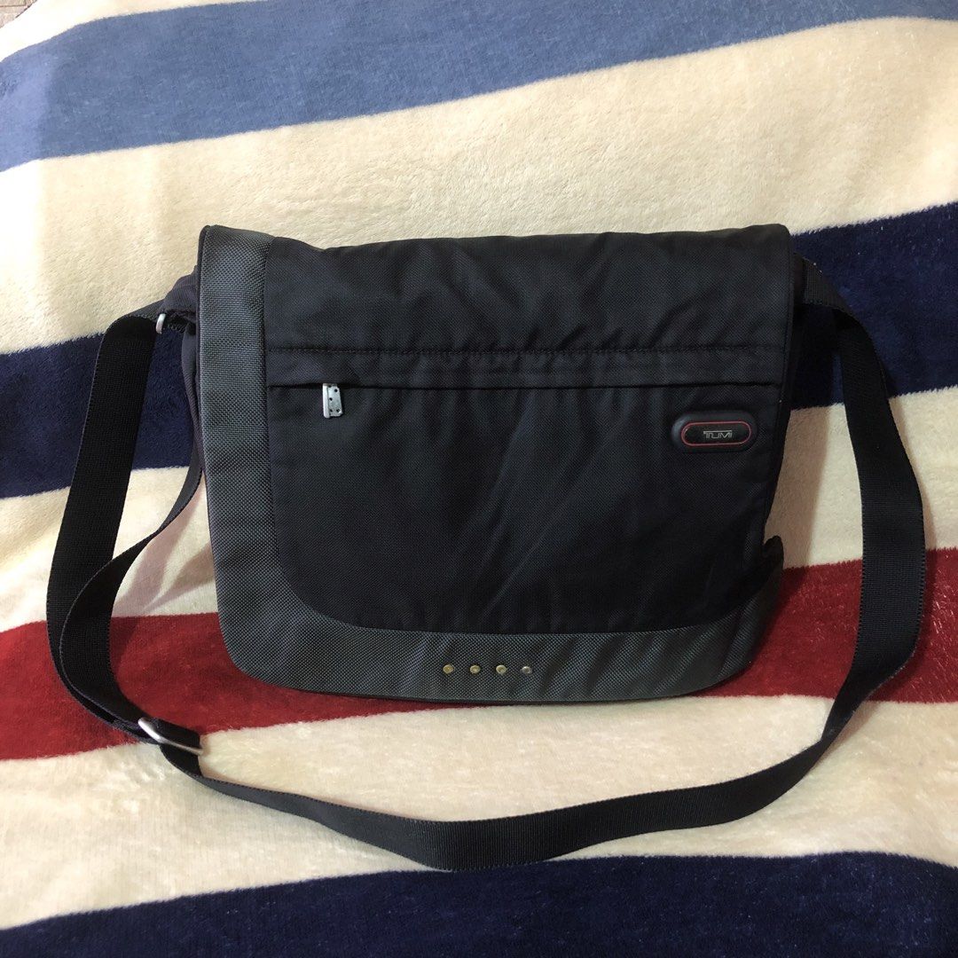 TUMI T-Tech Crossbody messenger bag (Category: Laptop Bags & Sleeves) located in Malungon. Submitted by laasoners (Listing ID 1423301322, Image 1). Description: Excellent Slightly use No major issue .