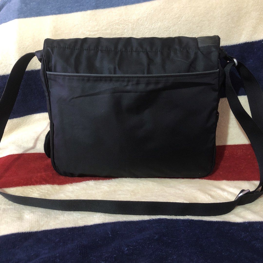 TUMI T-Tech Crossbody messenger bag (Category: Laptop Bags & Sleeves) located in Malungon. Submitted by laasoners (Listing ID 1423301322, Image 2). Description: Excellent Slightly use No major issue .