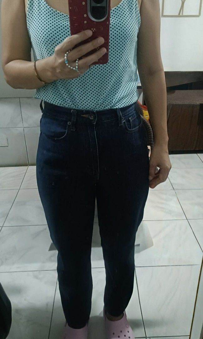 Uniqlo Mom Jean (Category: Jeans) located in Cavite. Submitted by jaycel79 (Listing ID 1423287706, Image 1). Description: un excellent condition. Free sf na po.
