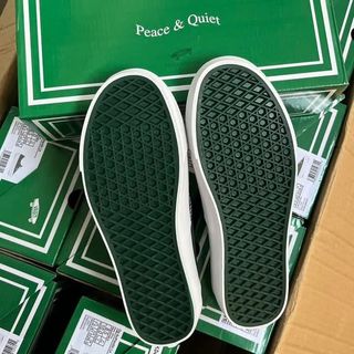 (Category: ) located in . Submitted by paalooksneakerhub (Listing ID 1423410637, Image 1). Description: .