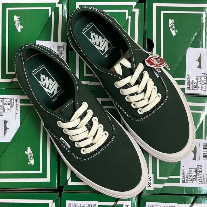 Vans OG Authentic LX Peace & Quiet (Category: Sneakers) located in Taguig. Submitted by paalooksneakerhub (Listing ID 1423410637, Image 3). Description: - Vans OG Authentic LX - Dark green colorway - White laces and sole - Includes original "Peace & Quiet" box - Size available: 8/8.5/9.5/10/11 Mens.