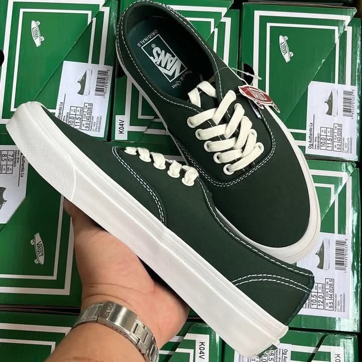 Vans OG Authentic LX Peace & Quiet (Category: Sneakers) located in Taguig. Submitted by paalooksneakerhub (Listing ID 1423410637, Image 2). Description: - Vans OG Authentic LX - Dark green colorway - White laces and sole - Includes original "Peace & Quiet" box - Size available: 8/8.5/9.5/10/11 Mens.
