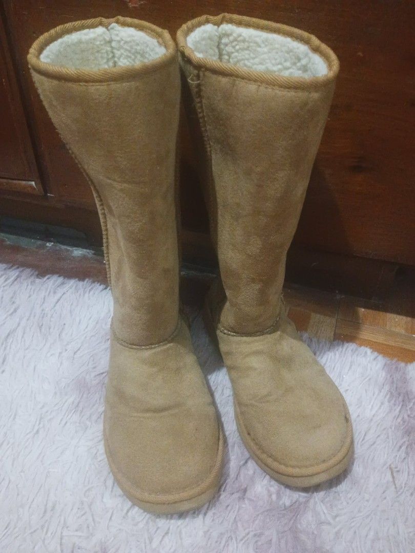 Vans Tall Boots (Category: Boots) located in Manila. Submitted by youngcloud_b1fffa (Listing ID 1423409646, Image 1). Description: - Tan tall boots - Soft, suede-like exterior - Fluffy white interior lining - Vans logo detail - Flat sole " R&B Mix Japan Surplus Items".