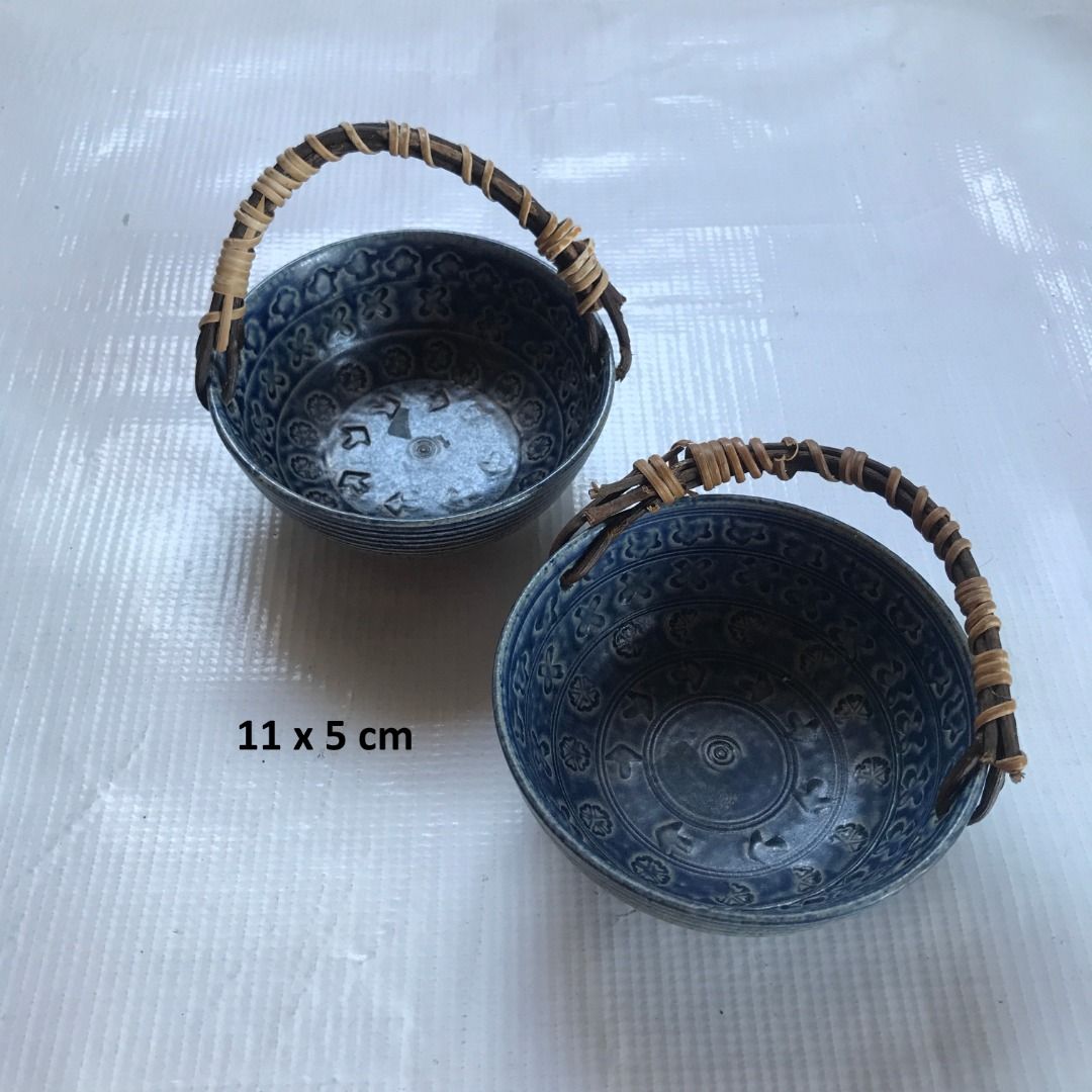 Vintage Blue Ceramic Basket with Handle #4348 (Category: Storage Boxes & Baskets) located in Malabon City. Submitted by mldg.surplus (Listing ID 1423330399, Image 1). Description: - Vintage ceramic basket - Blue floral design - Woven handle - Unique shape - Size: Approximately 11 x 5 cm - Ideal for display or storage MLDG Surplus Reminder: •Expect minimal flaws such as stain, lint, scratches etc. •No reservation, we can accept your offer, but it 