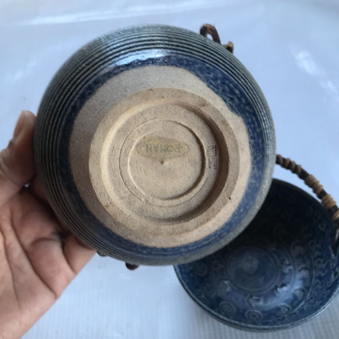 Vintage Blue Ceramic Basket with Handle #4348 (Category: Storage Boxes & Baskets) located in Malabon City. Submitted by mldg.surplus (Listing ID 1423330399, Image 2). Description: - Vintage ceramic basket - Blue floral design - Woven handle - Unique shape - Size: Approximately 11 x 5 cm - Ideal for display or storage MLDG Surplus Reminder: •Expect minimal flaws such as stain, lint, scratches etc. •No reservation, we can accept your offer, but it 