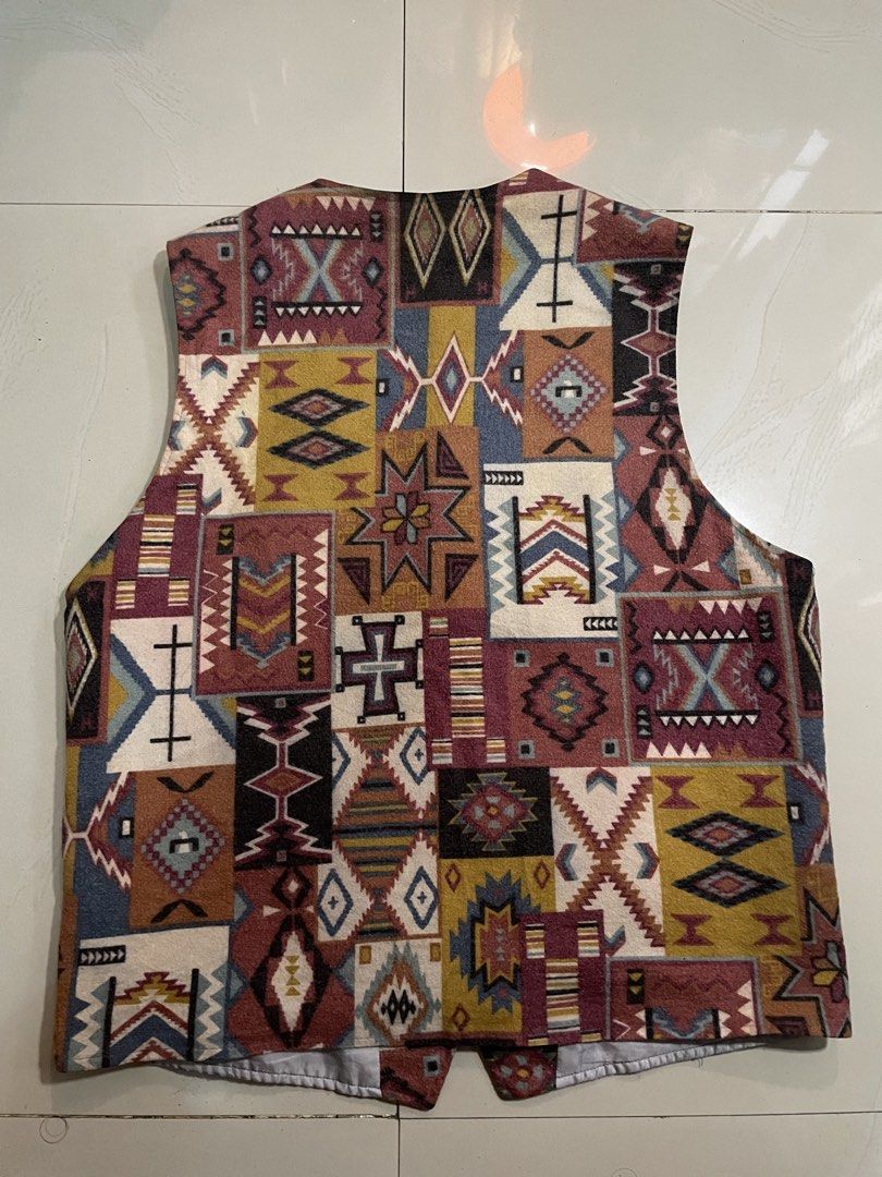 Vintage Master J Aztec Print Vest (Category: Vests) located in Malaybalay. Submitted by mo0rph (Listing ID 1423330024, Image 3). Description: - Aztec print vest - Button-up front - V-neck - Light-colored lining - Brand: "Master J Basic Designs" - FREE tag 24x19 Add sf 120 Mindanao Gcash.