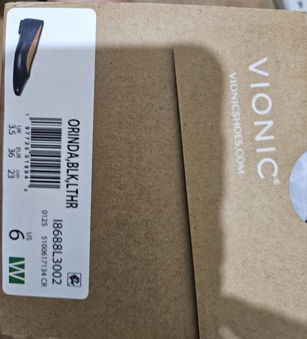 Vionic Orinda Black Leather Ballet Flats - US 6 (Category: Flats & Sandals) located in Los Banos. Submitted by acleancloset (Listing ID 1423383909, Image 3). Description: - Vionic Orinda ballet flats - Black leather - Size US 6 - Square toe - New with original box & extra footbed.