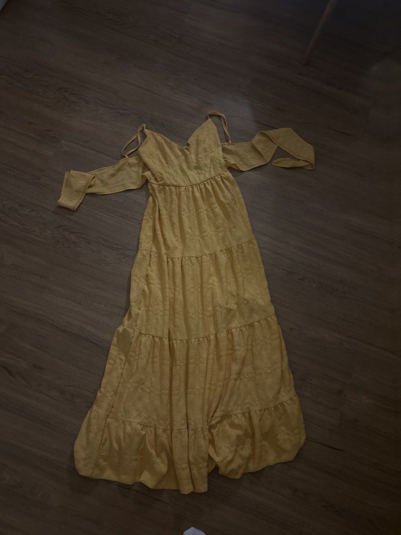 Yellow summery sun dress (Category: Dresses) located in Manila. Submitted by vynillamia (Listing ID 1423411798, Image 1). Description: - yellow summery sun dress - perfect for casual brunch or the beach - has a ribbon tying thingy at the back.