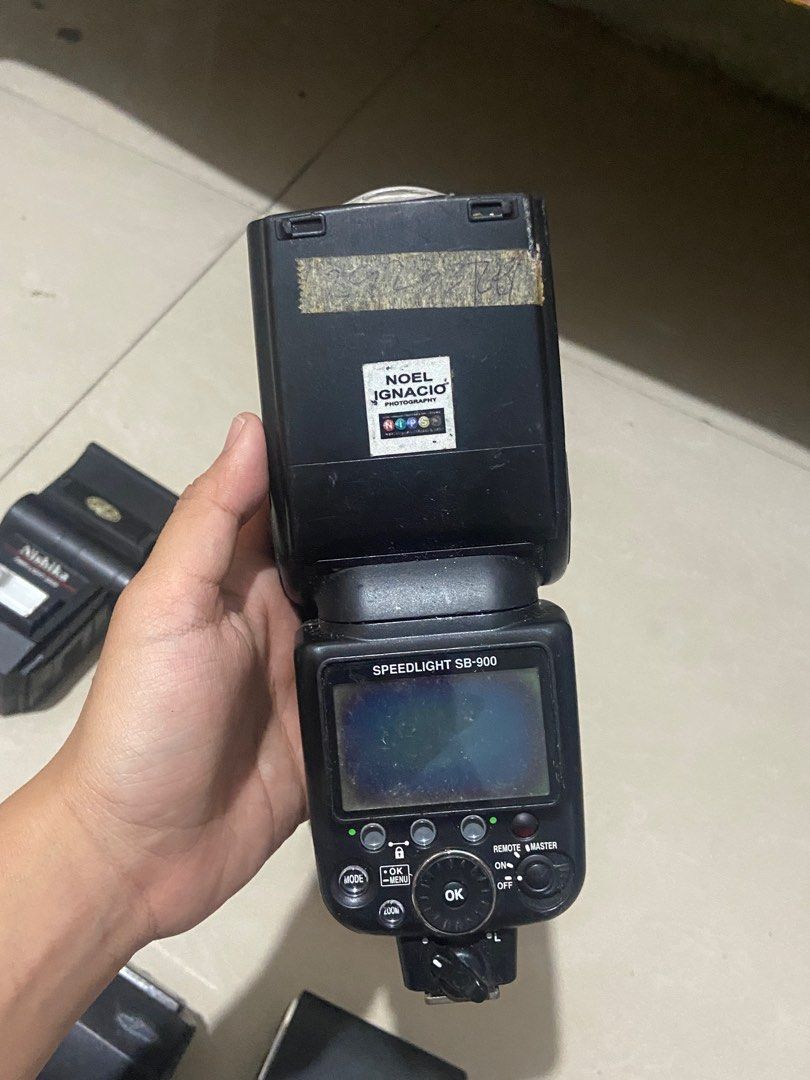 7pcs. Assorted Camera Flash Bundle (Defective/For Parts) - UNTESTED (Category: Flashes) located in Manila. Submitted by lezzhiedeals (Listing ID 1423453057, Image 2). Description: Strictly take all only “As is where is” Buy your own will 800 php only lahat na po yan (no battery) Strictly manage your expectation, untested po silang lahat since wala akong batteries nila. Buy at your own risk na lang. Okay pa lagayan ng batteries ng mga Speedlite/Sp