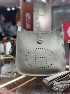 （分類：）位於 。 由 360_Luxury 提交（商品編號 1243071753，圖片 1）。簡介： 。