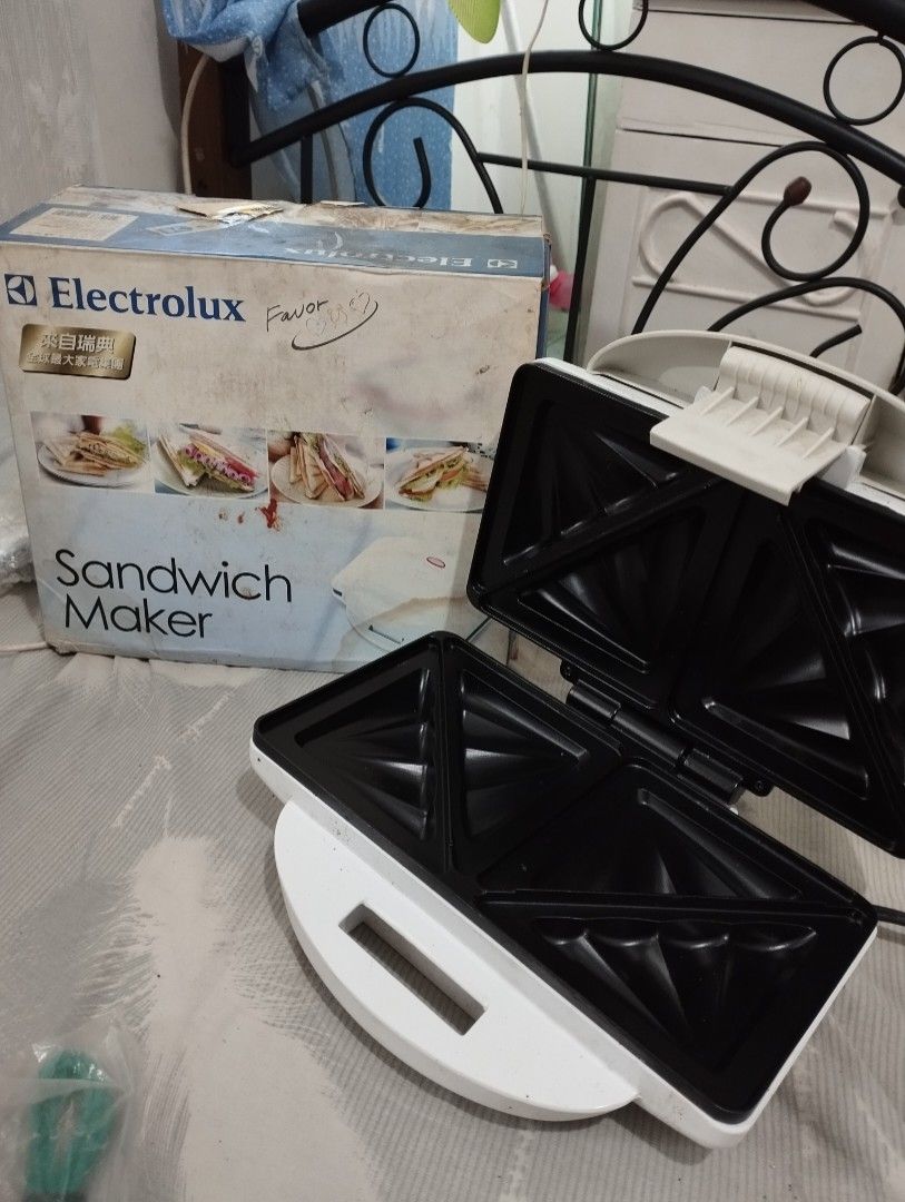 Appliances (Category: Other Kitchen Appliances) located in Quezon City. Submitted by restormari48326 (Listing ID 1423560205, Image 3). Description: electric kettle, sandwich maker, bread toaster, humidifier. brand new po lahat... never been used lahat po galing abroad rfs : 110 volts po kase lahat ( need lang ng transformer para magamit) bilhin na po nyo all in na po.