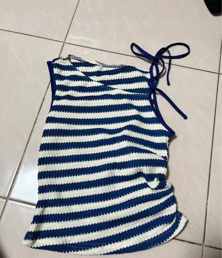 Asymmetrical ruched top (Category: Sleeveless) located in Pasig City. Submitted by ____andd (Listing ID 1423473614, Image 2). Description: old acc with 100+ reviews got hacked. - xs on tag but can fit up to large frames. Ruched and stretchy.