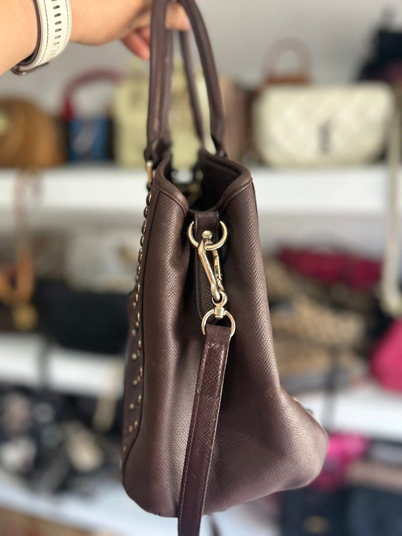 Authentic Coach Merlot Margot Shoulder Bag (Category: Luxury Bags & Wallets) located in Quezon City. Submitted by lexi.cloud (Listing ID 1423495530, Image 3). Description: ⚜️ guaranteed authentic ⚜️ 10/10 condition ⚜️ no flaws, no signs of usage ⚜️ preloved ⚜️ no inclusions money back guaranteed if proven fake. pm for sure buyers only..