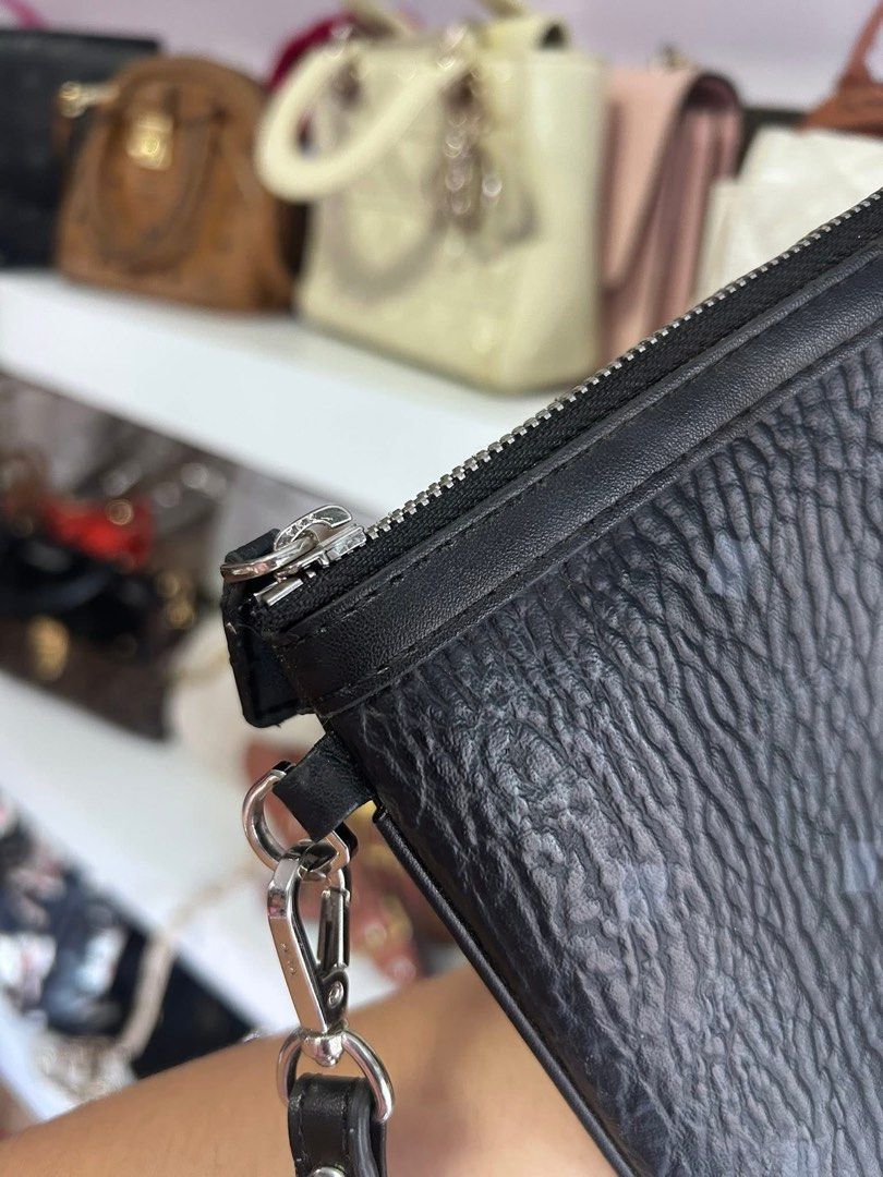 Authentic MCM Black Big Pouch Clutch Wristlet (Category: Luxury Bags & Wallets) located in Quezon City. Submitted by lexi.cloud (Listing ID 1423496362, Image 3). Description: ⚜️ guaranteed authentic ⚜️ 10/10 condition ⚜️ no flaws, no signs of usage ⚜️ preloved ⚜️ no inclusions money back guaranteed if proven fake. pm for sure buyers only..