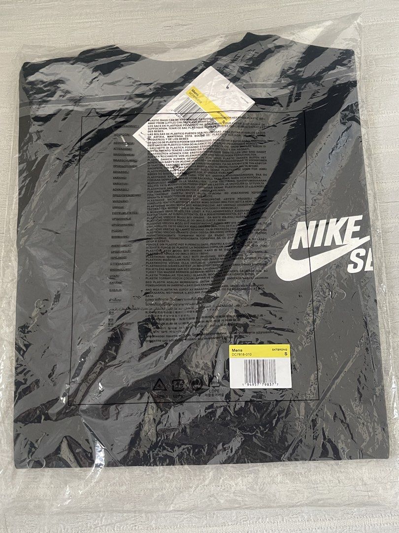 Authentic Nike SB Black T-shirt Small (Category: Tshirts & Polo Shirts ) located in Paranaque City. Submitted by smconsul (Listing ID 1423505766, Image 1). Description: - Brand new Nike SB T-shirt - Size: S - Features the iconic Nike SB logo - Made from comfortable material - Perfect for everyday wear - Still in original packaging - A versatile wardrobe staple Retails for ₱1200 Rfs: wrong size.