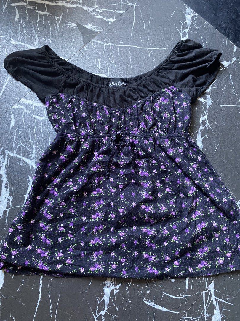 B Self Esteem Floral Baby doll Top Medium (Category: Sleeveless) located in Mandaue City. Submitted by lizcui28 (Listing ID 1423506911, Image 1). Description: - Brand: B Self Esteem - Style: Off-shoulder top - Color: Black base with purple floral print - Size: Medium - Material: Cotton and polyester blend - Sleeves: Short.