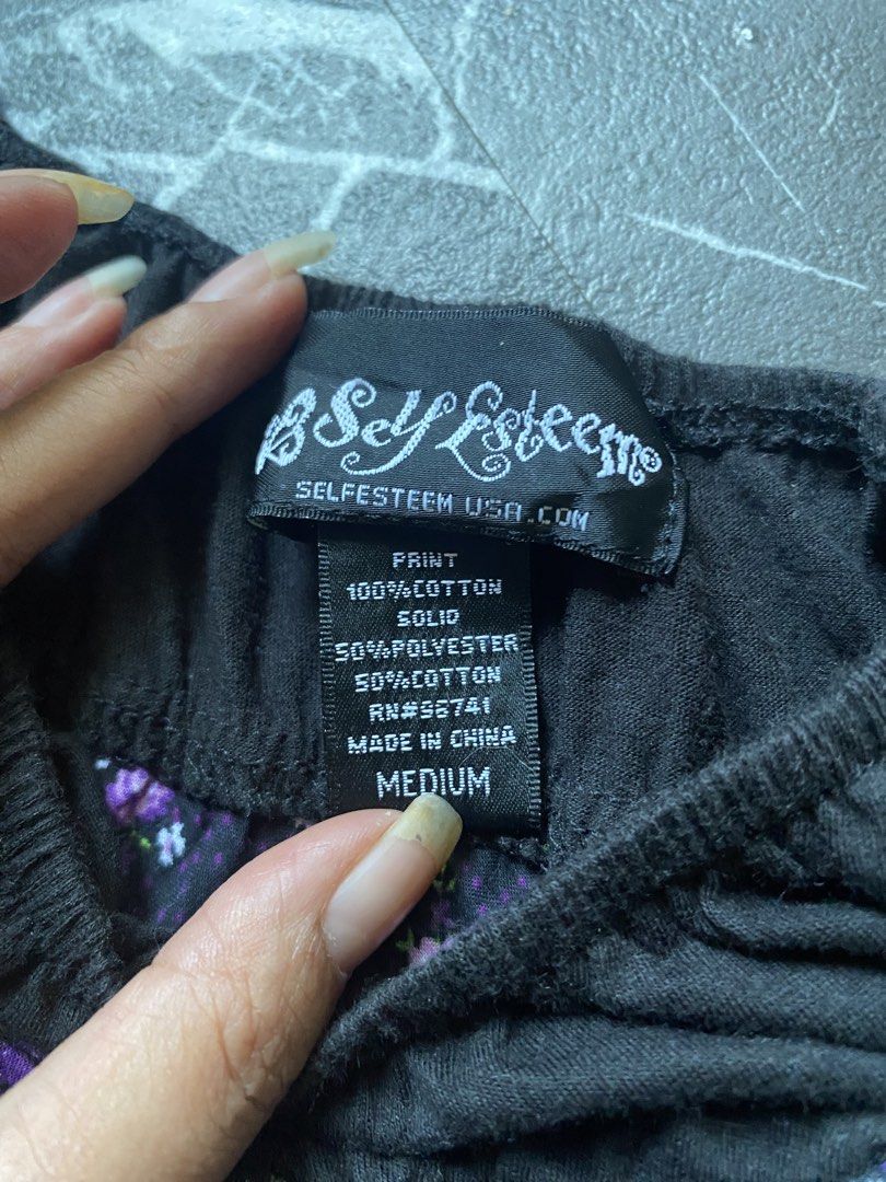 B Self Esteem Floral Baby doll Top Medium (Category: Sleeveless) located in Mandaue City. Submitted by lizcui28 (Listing ID 1423506911, Image 2). Description: - Brand: B Self Esteem - Style: Off-shoulder top - Color: Black base with purple floral print - Size: Medium - Material: Cotton and polyester blend - Sleeves: Short.