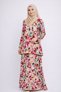 (Category: ) located in . Submitted by daflab.wardrobe (Listing ID 1423042525, Image 1). Description: .