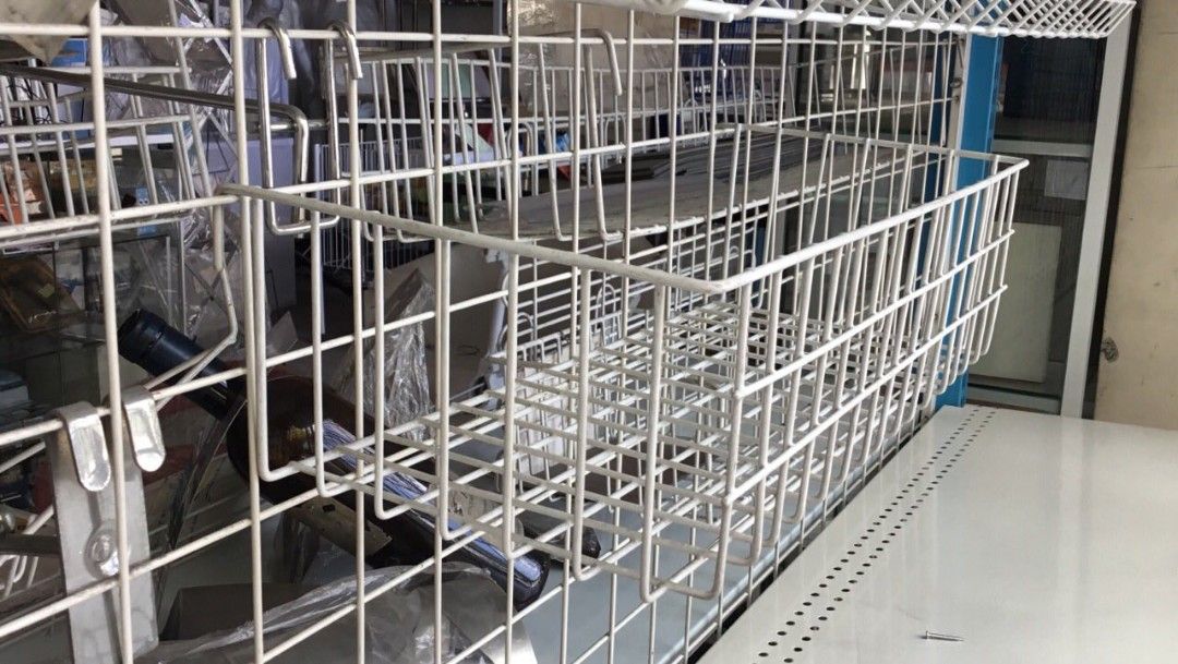 Basket for screen wire mesh (Category: Storage Boxes & Baskets) located in Manila. Submitted by mmarie092523 (Listing ID 1423548944, Image 3). Description: material: metal color: white note please pm me and other available sizes .