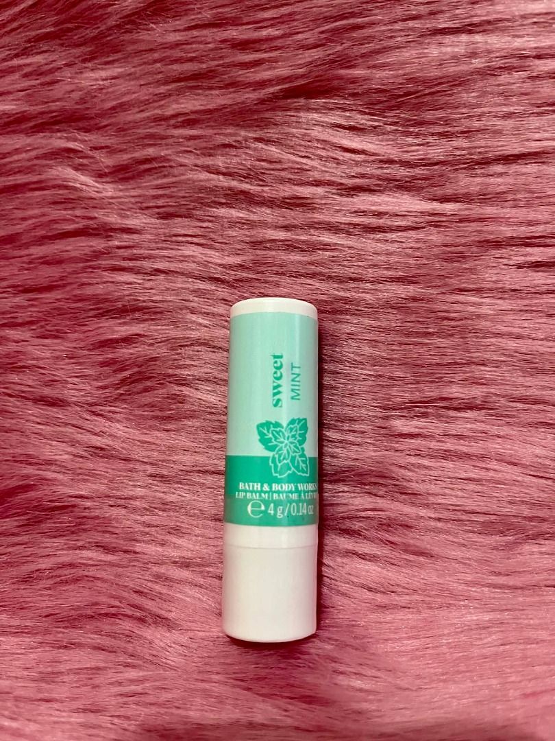 Bath & Body Works Sweet Mint Lip Balm (Category: Makeup) located in Nabua. Submitted by jjtampz192013 (Listing ID 1423585928, Image 1). Description: 🍃 Bath & Body Works Sweet Mint Lip Balm 📦 0.14 oz / 4 g 🌸 What it tastes like: a breath of fresh air 🌿 Flavor notes: spearmint, coconut oil & vanilla bean ✨ Keeps lips moisturized ✨ Adds a refreshing touch of flavor Perfect for soft, smooth, minty-fresh lips anytime! 💚 💰 Mode of Payment: BDO / 