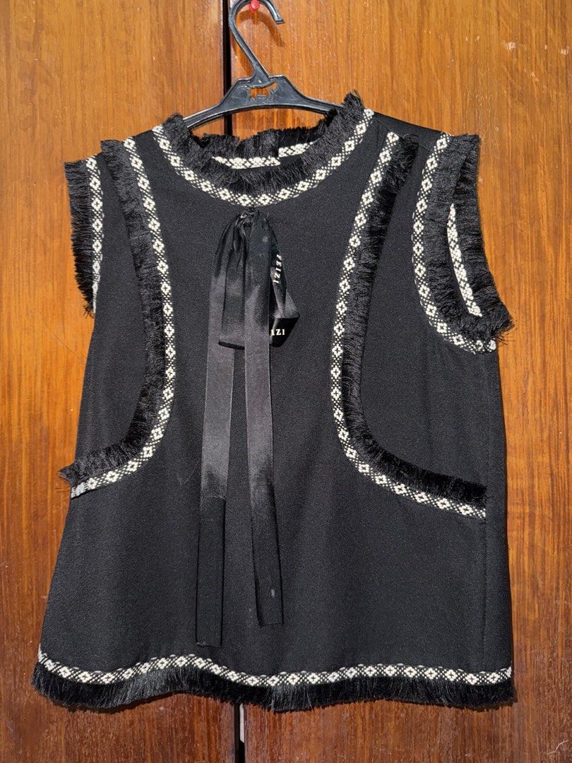 Black Sleeveless Top / Office Vest (Category: Sleeveless) located in Bacoor. Submitted by mmm.g (Listing ID 1423523834, Image 2). Description: .