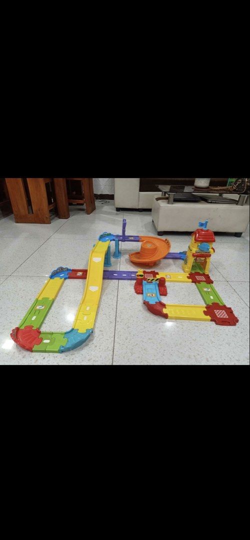 Bundle VTech Go! Go! Smart Wheels Train Set, v tech Tree house, vtech police headquarters train set etc (Category: Infant Playtime) located in Pasig City. Submitted by gel14 (Listing ID 1423474592, Image 2). Description: 🌈 Original VTech Toddler Playset Bundle (Educational Toys) Selling 100% Original VTech toddler playsets – colorful, interactive & educational. 🧩 Includes: • Treehouse playset • Mini houses & buildings • Slides & ramp tracks • M
