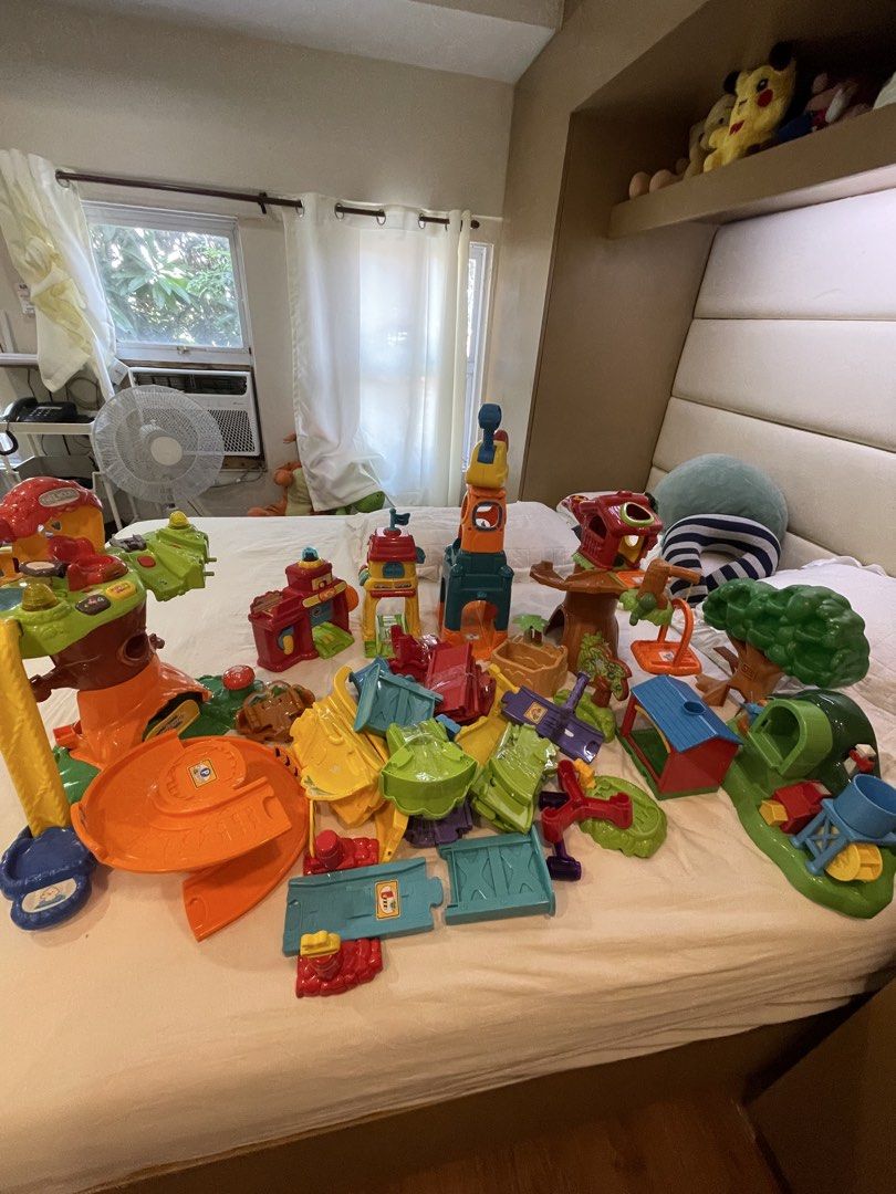Bundle VTech Go! Go! Smart Wheels Train Set, v tech Tree house, vtech police headquarters train set etc (Category: Infant Playtime) located in Pasig City. Submitted by gel14 (Listing ID 1423474592, Image 1). Description: 🌈 Original VTech Toddler Playset Bundle (Educational Toys) Selling 100% Original VTech toddler playsets – colorful, interactive & educational. 🧩 Includes: • Treehouse playset • Mini houses & buildings • Slides & ramp tracks • M